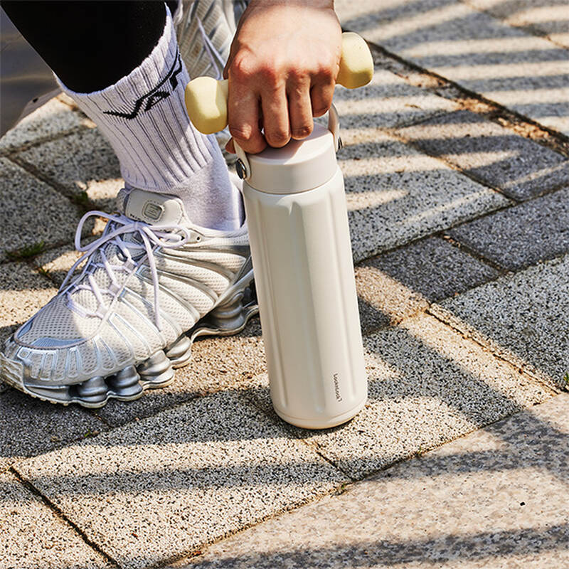Bình giữ nhiệt LocknLock SLO ultralight tumbler LHC4427 siêu nhẹ dung tích 630ml thép không gỉ 304 có quai xách - 3 màu image number null