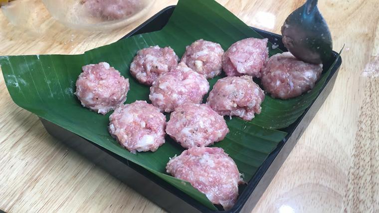 Nguyên liệu làm thịt viên nướng từ nồi chiên không dầu