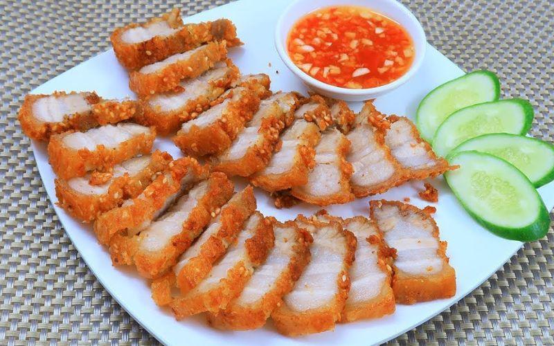 Để đĩa thịt nướng bằng nồi chiên không dầu mềm, ngon thì việc chọn thịt, ướp gia vị và nhiệt độ nướng rất quan trọng