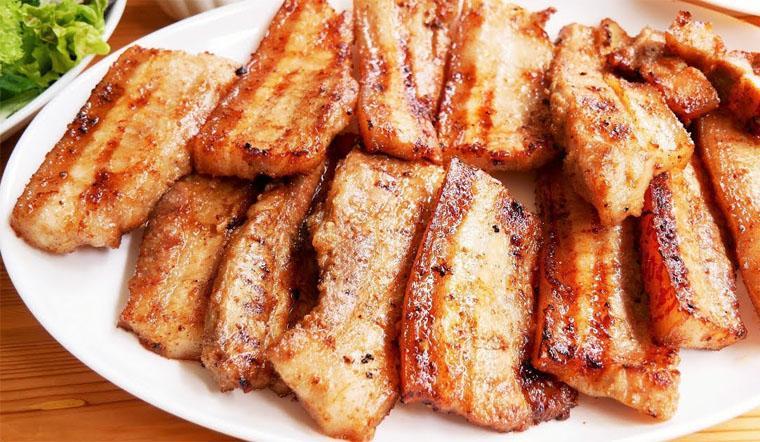 Thịt ba chỉ thái miếng dài nướng bằng nồi chiên không dầu kích thích vị giác