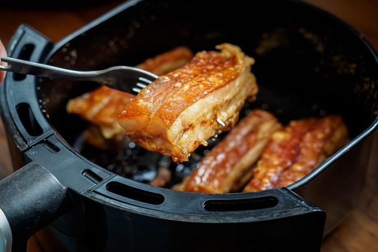Nướng thịt ba chỉ trong nồi chiên không dầu